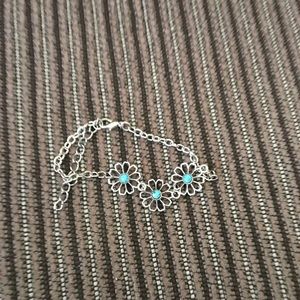Blue daisies bracelet